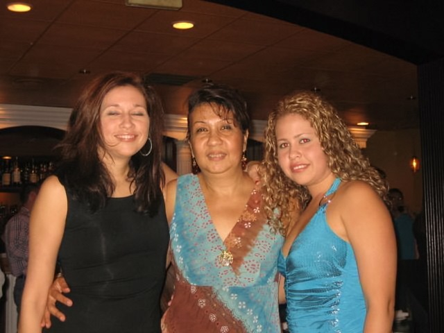 [Mimi Quezada e hijas[3].jpg]